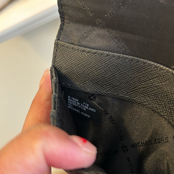 Michael kors monogram charcoal passport holder - Picture 11 of 14